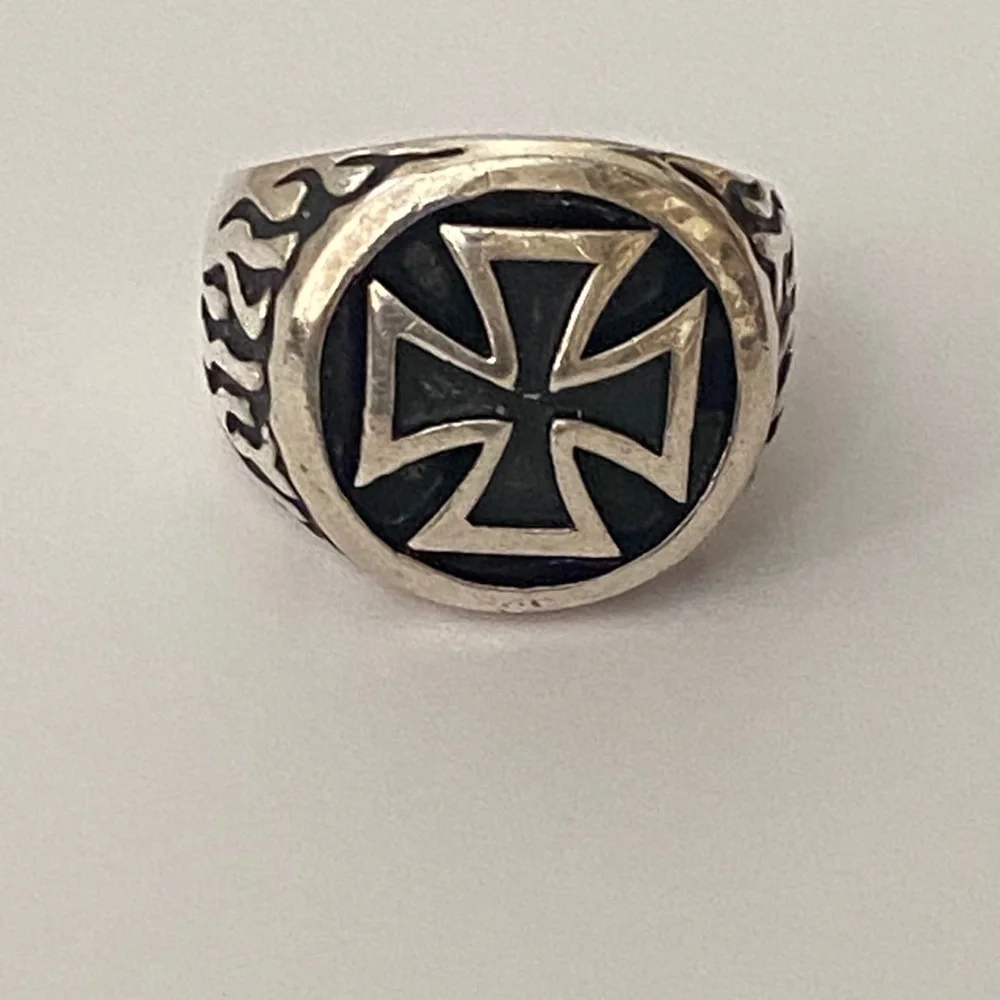 925 Silver ring iron cross